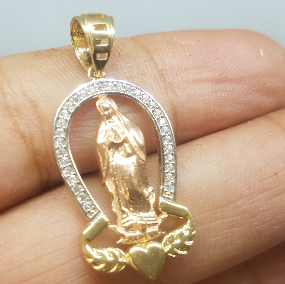 Gold pendant